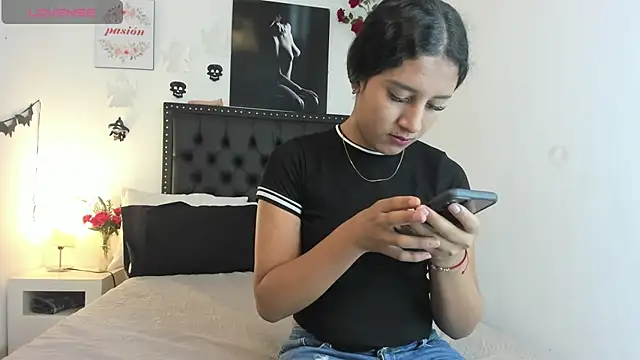 ScarlettVell online show from October 20, 2025, 8:20 pm