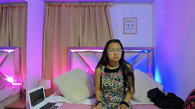 Snapshot of bravepetunia chatting on October 17, 2025, 12:19 pm bravepetunia online show from October 17, 2025, 12:19 pm