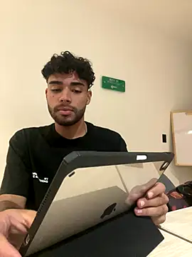 Snapshot of RaphaelDufort chatting on October 30, 2025, 9:48 pm RaphaelDufort online show from October 30, 2025, 9:48 pm