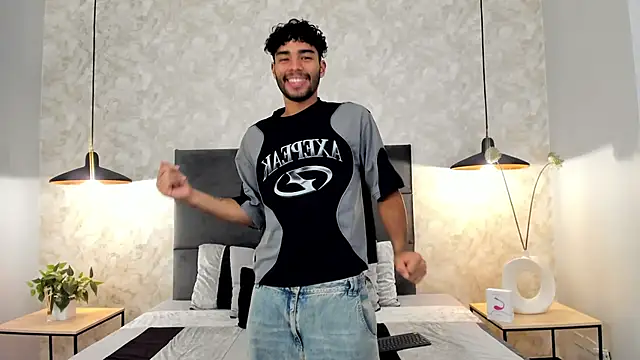 Snapshot of RaphaelDufort chatting on November 17, 2025, 11:21 pm RaphaelDufort online show from November 17, 2025, 11:21 pm