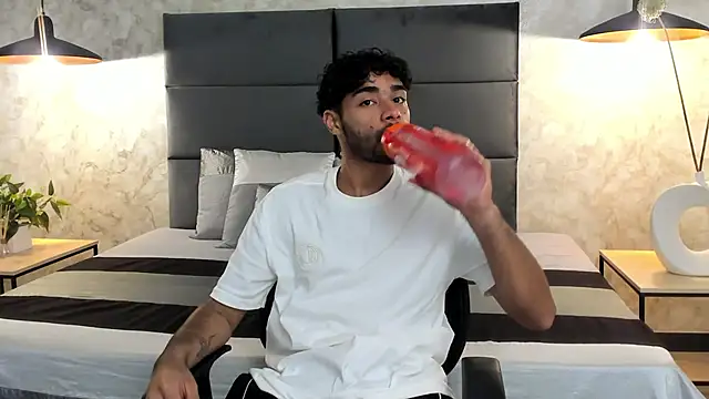 Snapshot of RaphaelDufort chatting on November 22, 2025, 11:37 pm RaphaelDufort online show from November 22, 2025, 11:37 pm