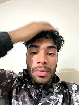 Snapshot of RaphaelDufort chatting on November 23, 2025, 11:26 pm RaphaelDufort online show from November 23, 2025, 11:26 pm