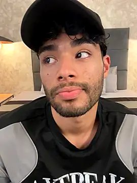 Snapshot of RaphaelDufort chatting on November 25, 2025, 12:21 am RaphaelDufort online show from November 25, 2025, 12:21 am