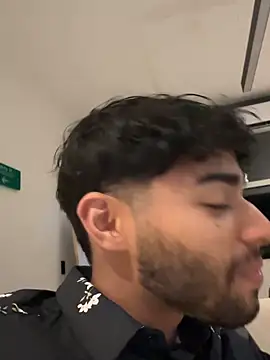 Snapshot of RaphaelDufort chatting on December 2, 2025, 11:34 pm RaphaelDufort online show from December 2, 2025, 11:34 pm