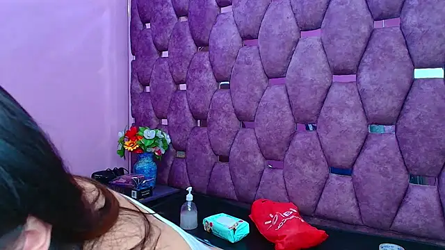 Snapshot of miaharvey_69 chatting on December 15, 2025, 2:32 pm miaharvey 69 online show from December 15, 2025, 2:32 pm