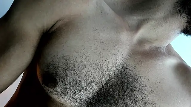 latinhotmuscle online show from November 3, 2025, 8:04 am