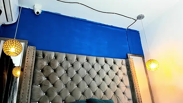 latinhotmuscle online show from November 14, 2025, 4:22 am