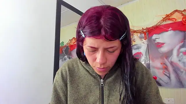 Snapshot of Raven_Rouge_ chatting on October 31, 2025, 5:19 am Raven Rouge online show from October 31, 2025, 5:19 am