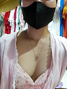 Snapshot of Laurie369 chatting on September 12, 2025, 5:51 am Laurie369 online show from September 12, 2025, 5:51 am