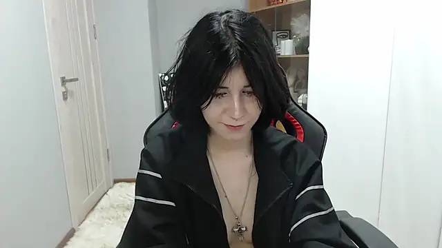 TinaQuiin online show from September 12, 2025, 8:03 am