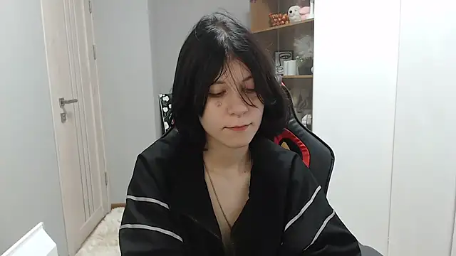 TinaQuiin online show from September 24, 2025, 8:06 am