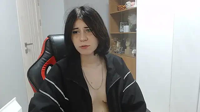 TinaQuiin online show from September 29, 2025, 8:08 am