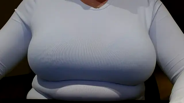 Snapshot of Esmee-Xxx chatting on November 12, 2025, 7:35 pm Esmee-Xxx online show from November 12, 2025, 7:35 pm