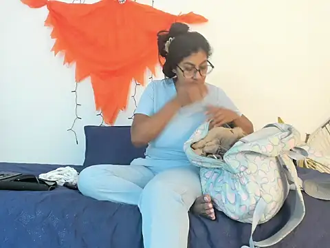  Miaa khalifa  online show from October 21, 2025, 12:17 pm