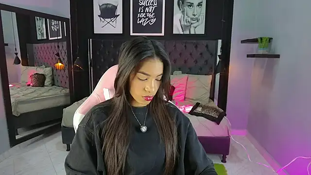 Snapshot of kitty_collins_ chatting on October 28, 2025, 11:25 am kitty collins online show from October 28, 2025, 11:25 am