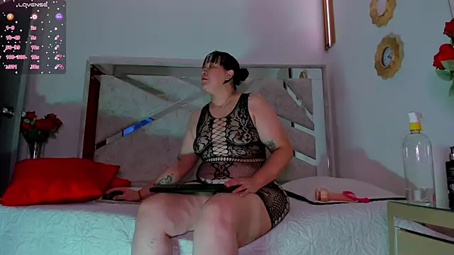 Snapshot of ThiccyLexxy chatting on November 19, 2025, 12:16 pm ThiccyLexxy online show from November 19, 2025, 12:16 pm