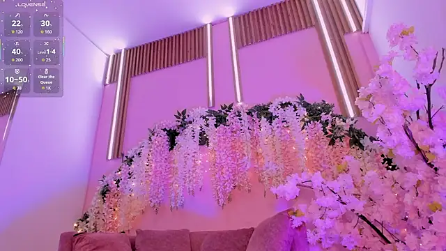 Snapshot of ThiccyLexxy chatting on November 25, 2025, 12:05 pm ThiccyLexxy online show from November 25, 2025, 12:05 pm