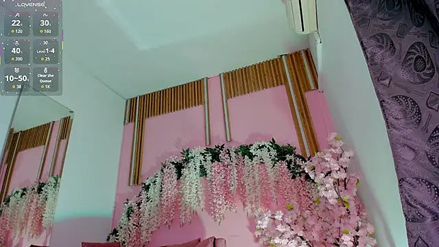 Snapshot of ThiccyLexxy chatting on December 1, 2025, 12:43 pm ThiccyLexxy online show from December 1, 2025, 12:43 pm