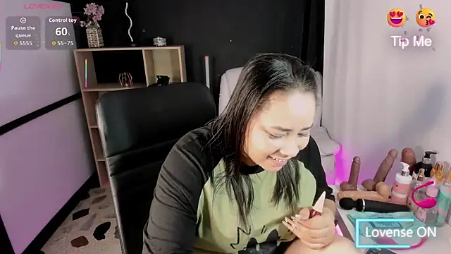 ThaliaBrooks  online show from November 10, 2025, 4:22 am