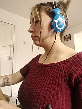 Snapshot of AlanaDesire chatting on September 28, 2025, 5:40 pm AlanaDesire online show from September 28, 2025, 5:40 pm