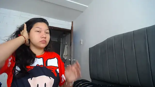 Naia Stant online show from September 19, 2025, 2:18 pm