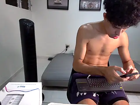 Snapshot of Dollarhot30 chatting on October 28, 2025, 1:53 am Dollarhot30 online show from October 28, 2025, 1:53 am