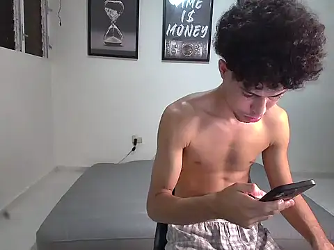 Snapshot of Dollarhot30 chatting on November 6, 2025, 6:25 am Dollarhot30 online show from November 6, 2025, 6:25 am