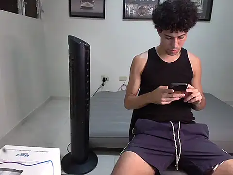 Snapshot of Dollarhot30 chatting on November 10, 2025, 12:20 am Dollarhot30 online show from November 10, 2025, 12:20 am