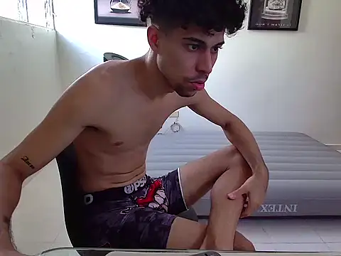 Snapshot of Dollarhot30 chatting on November 13, 2025, 4:28 pm Dollarhot30 online show from November 13, 2025, 4:28 pm