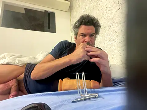 twitshe online show from October 30, 2025, 12:23 am