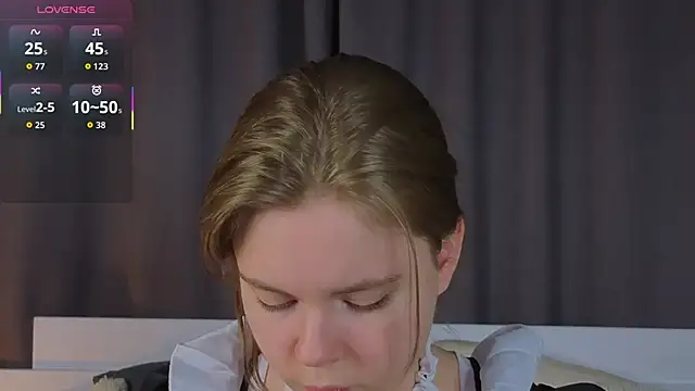 JulietteRain online show from November 30, 2025, 5:39 pm