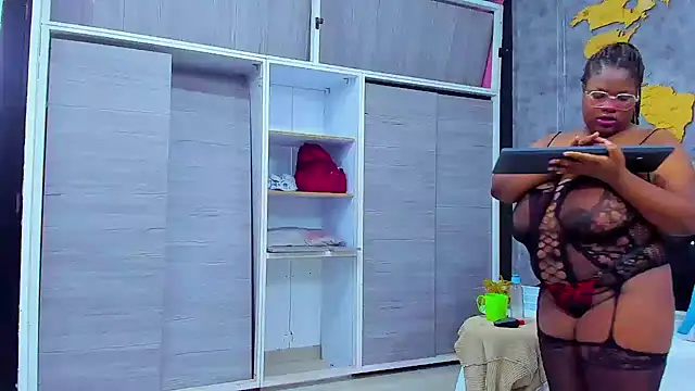 Snapshot of Maiam__Rossi chatting on October 3, 2025, 12:46 pm Maiam Rossi online show from October 3, 2025, 12:46 pm