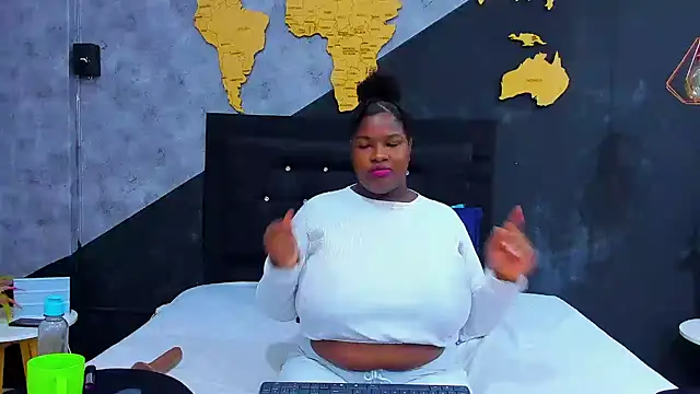 Snapshot of Maiam__Rossi chatting on October 7, 2025, 1:30 pm Maiam Rossi online show from October 7, 2025, 1:30 pm