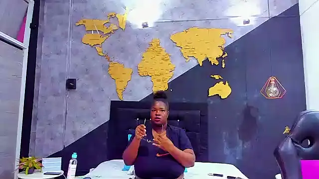 Snapshot of Maiam__Rossi chatting on October 15, 2025, 12:49 pm Maiam Rossi online show from October 15, 2025, 12:49 pm