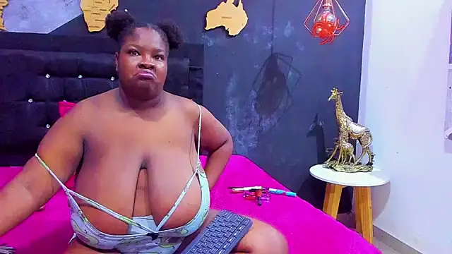 Snapshot of Maiam__Rossi chatting on November 23, 2025, 1:33 pm Maiam Rossi online show from November 23, 2025, 1:33 pm