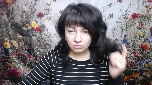 Snapshot of SelenaFly chatting on October 4, 2025, 11:08 am SelenaFly online show from October 4, 2025, 11:08 am
