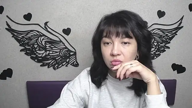 Snapshot of SelenaFly chatting on October 6, 2025, 5:05 am SelenaFly online show from October 6, 2025, 5:05 am
