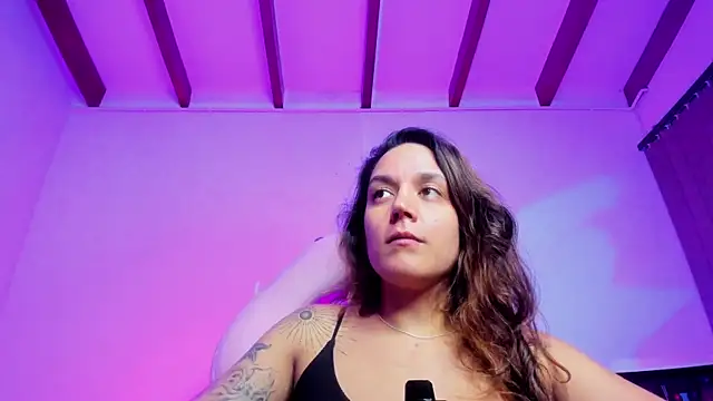 Sophia House  online show from November 17, 2025, 11:10 pm