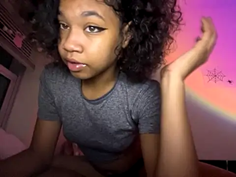 luvrgrllani online show from November 29, 2025, 7:44 am