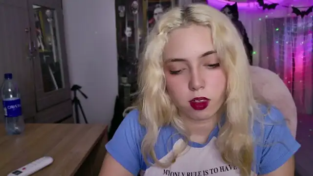 Snapshot of Natalia_novna chatting on October 15, 2025, 7:25 pm Natalia novna online show from October 15, 2025, 7:25 pm