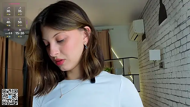 LorinaMaffitt online show from October 5, 2025, 6:50 pm