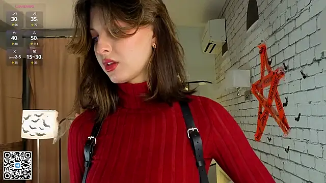 LorinaMaffitt online show from October 31, 2025, 6:09 pm