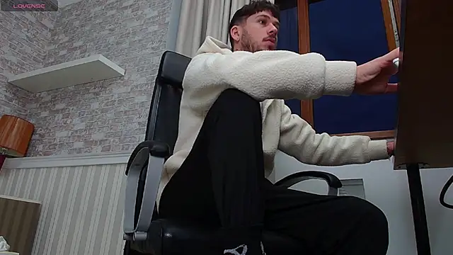 JonahShaw online show from October 13, 2025, 4:12 am