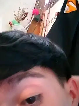 LUISSLEONN0958 online show from September 12, 2025, 11:15 pm