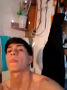 LUISSLEONN0958 online show from September 14, 2025, 5:12 pm