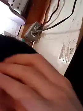 LUISSLEONN0958 online show from September 16, 2025, 8:21 pm