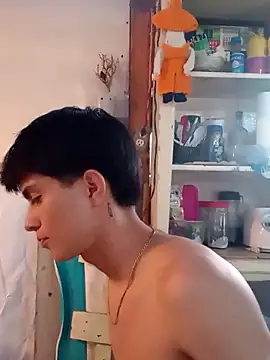 LUISSLEONN0958 online show from September 26, 2025, 11:42 pm