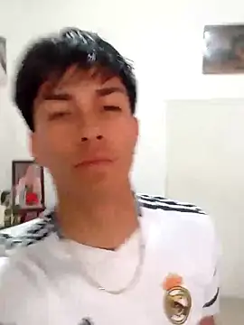 LUISSLEONN0958 online show from November 16, 2025, 9:09 pm