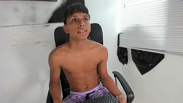 tyler twink boy online show from September 13, 2025, 2:06 pm