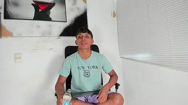 tyler twink boy online show from October 11, 2025, 12:47 pm